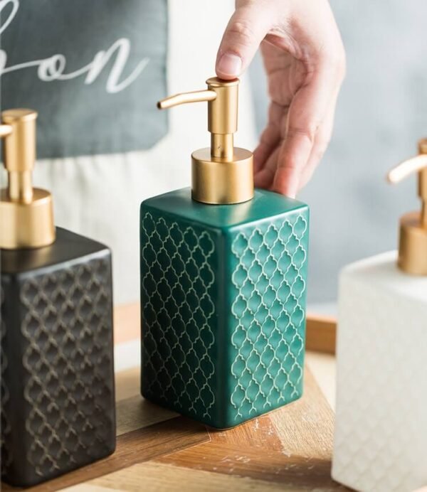 Luxe Bath decor