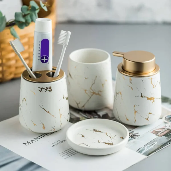 4 Avelyn Aura Toiletry set ( 4 Piece)