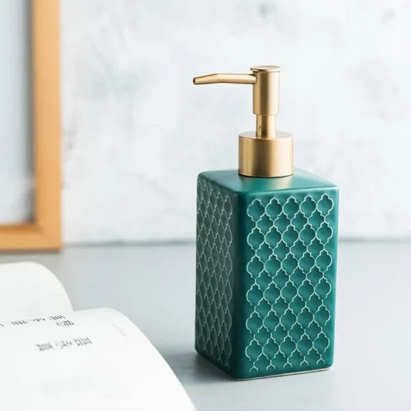 Luxe Bath decor